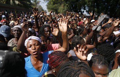 Haiti-protest-billclinton-visit-feb5.jpg