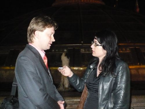 02. Nikolai Alekseev with Slovenian journalist.JPG