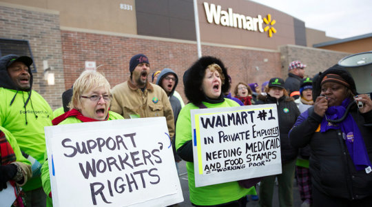 Strikers outside of WalMart on Black Friday